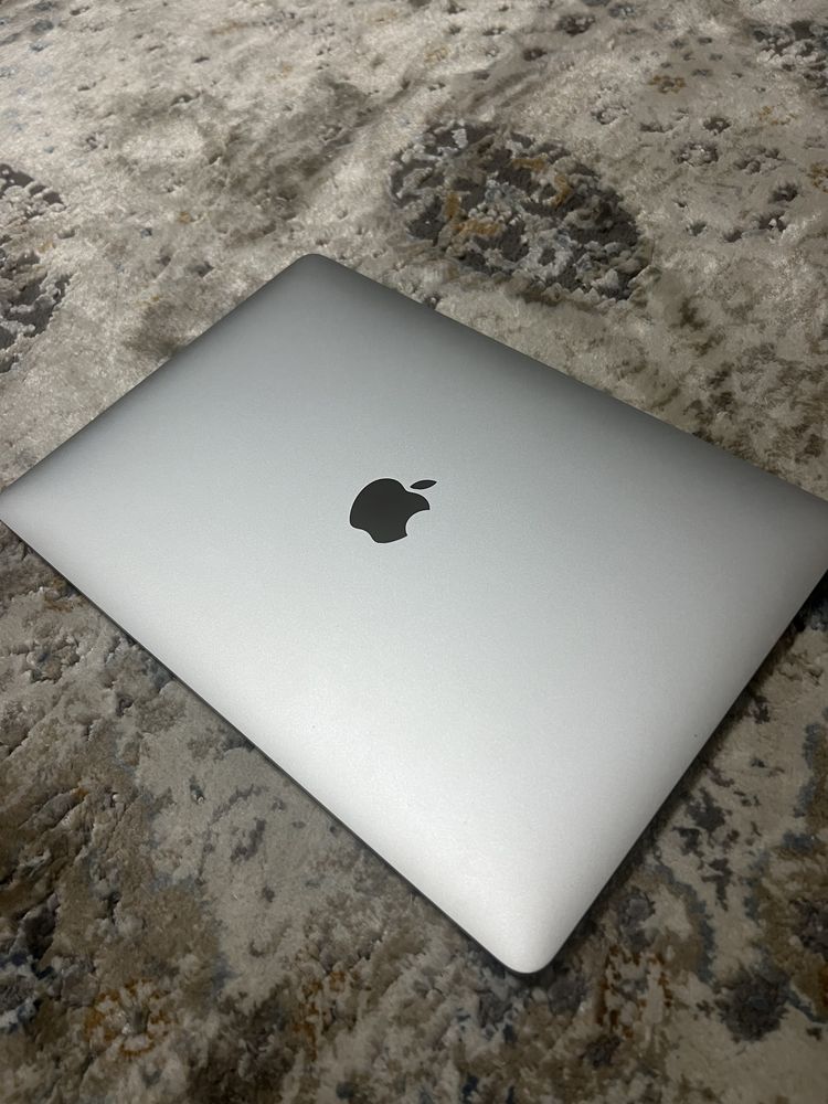 Macbook PRO 13 , m2 , 2022