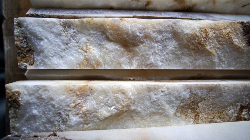 Продавам облицовъчен камък оникс