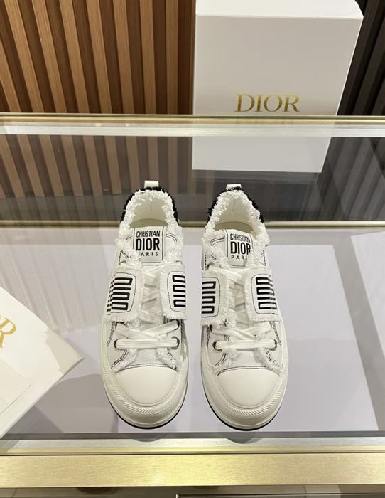 Tenesi Dior Noi . Calitate premium