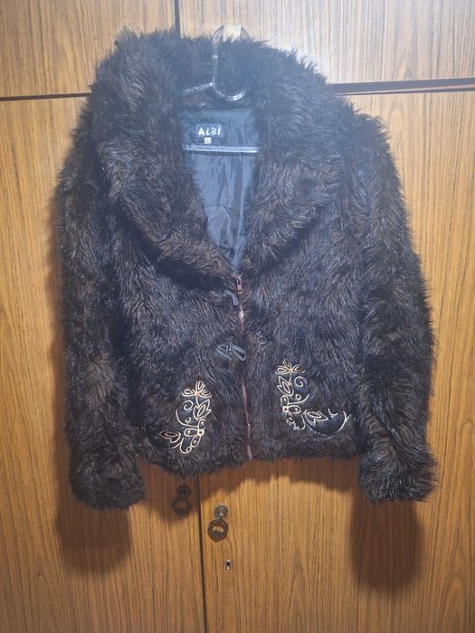 Продавам пухено кожухче и елече