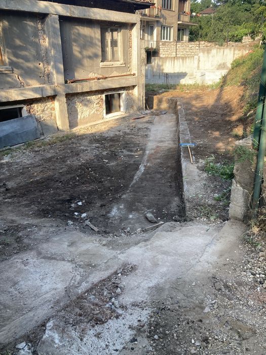 Чистене на дворове