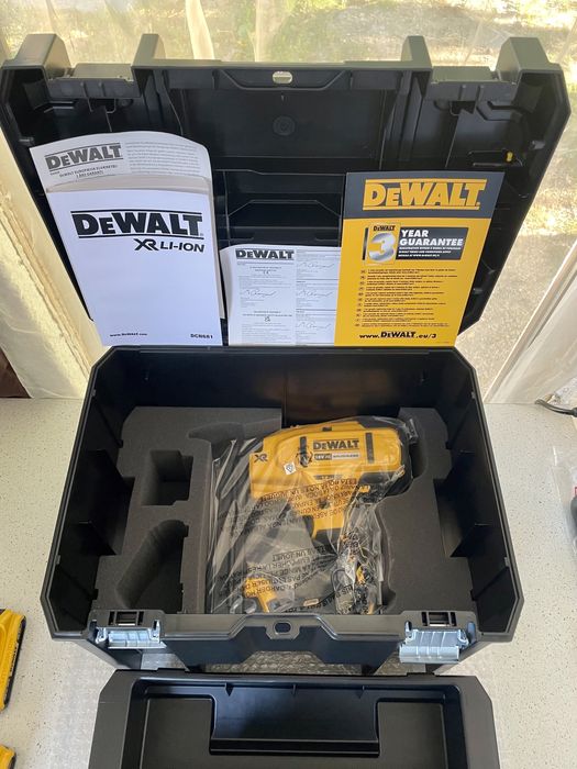 Dewalt DCN 681D2-QW. Pistol Profesional pt Capse Original Nou-nout !