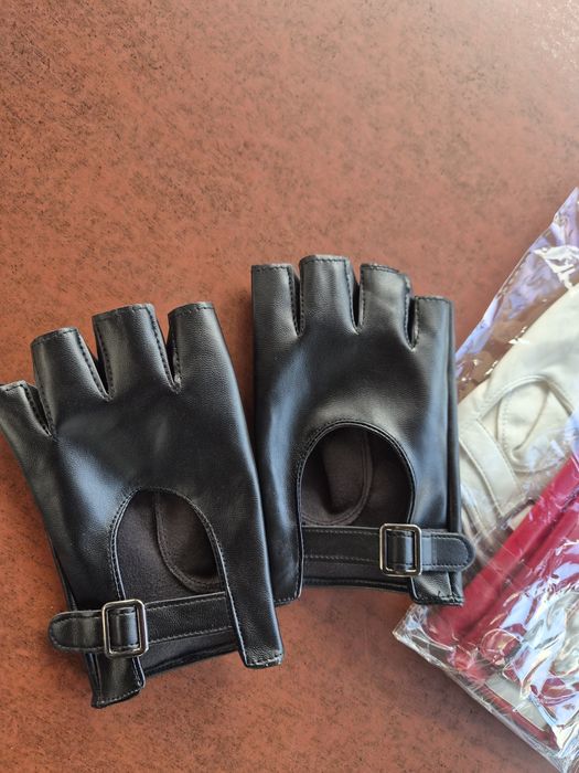 Дамски кожени ръкавици