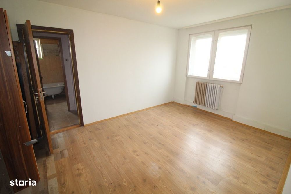 Vând apartament cu 2 camere în Hunedoara, zona Stadion, 38mp, et. 4...