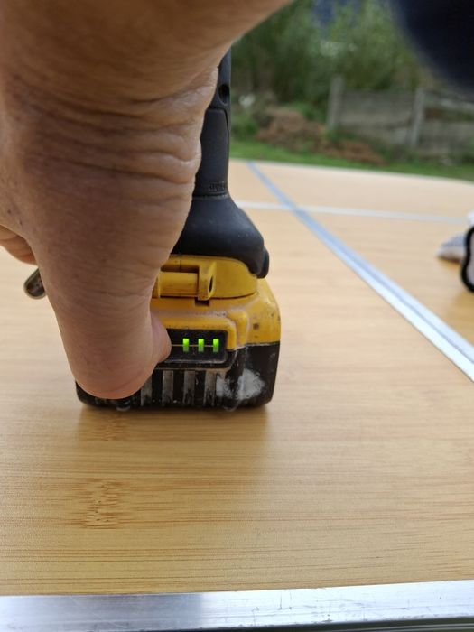 Dewalt 18v  original cu acumulator inclus