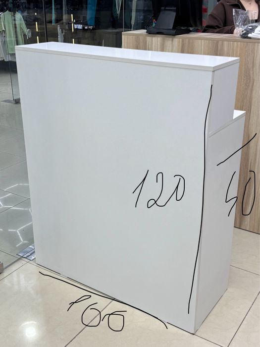 Ресепшен белый не большой