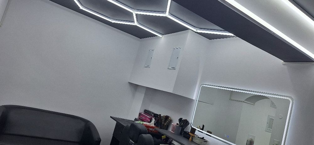 800 lei  Închiriez scaun frizer coafor camere ideale.pt unghii machia