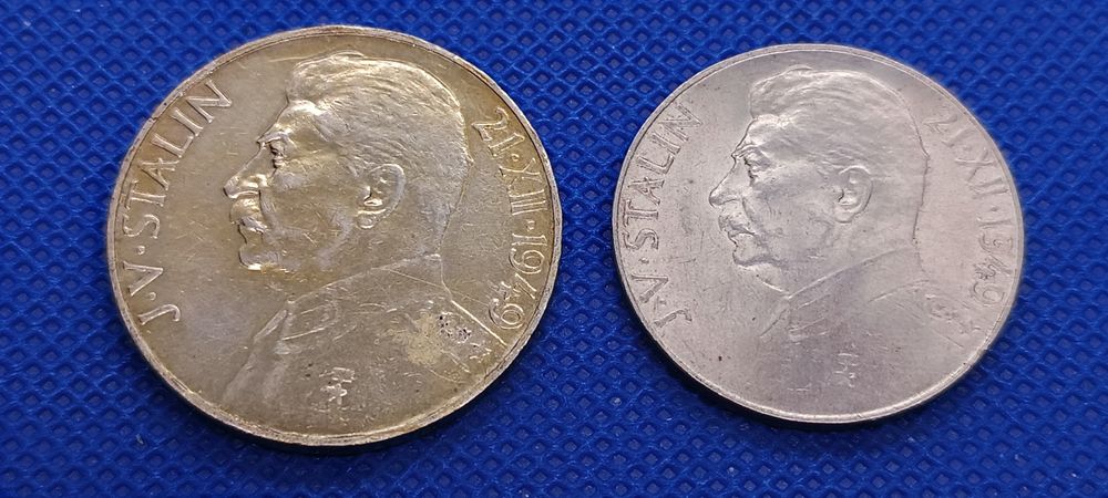 Продаются две монеты 100 и 50 крон.