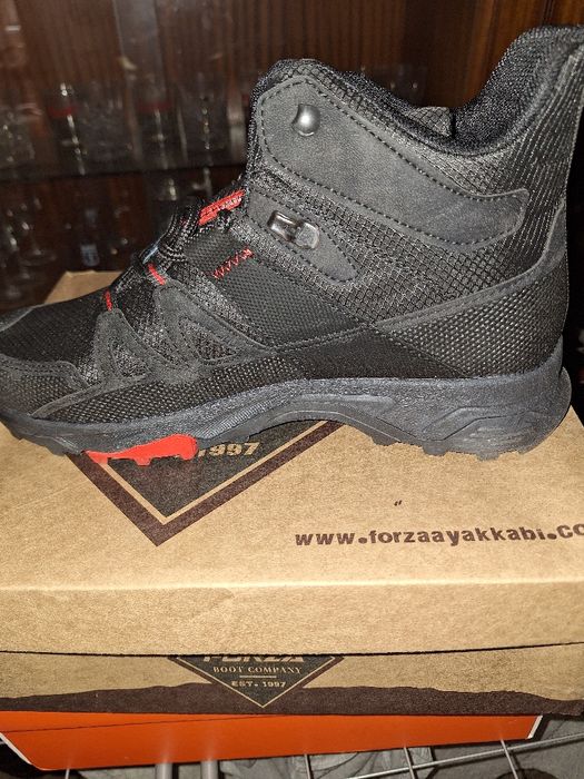 Продавам нови зимни боти