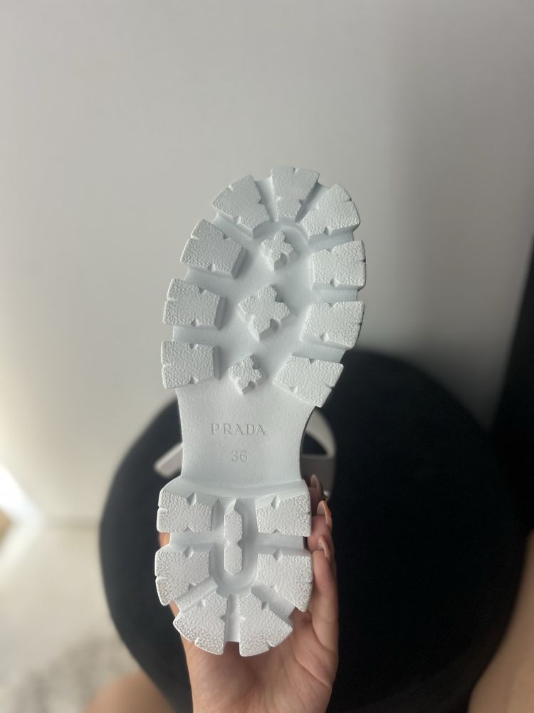 Дамски обувки Prada