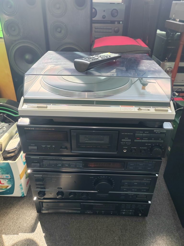Vând linie audio vintage cu pick-up