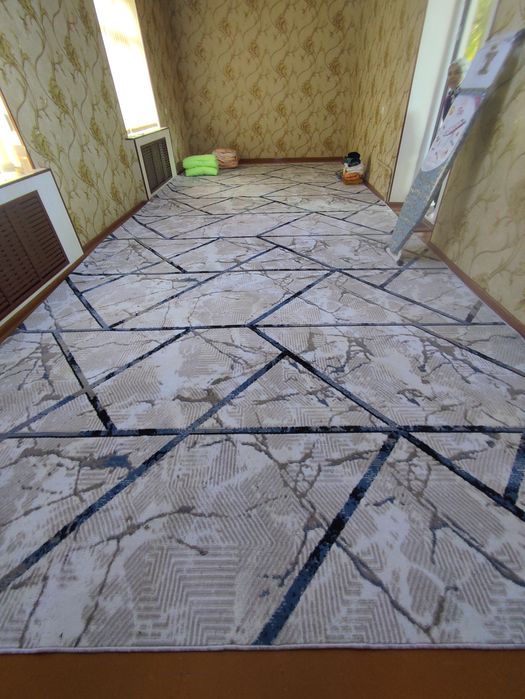 Продается большой ковер размер 4 метра на 9 метров новый