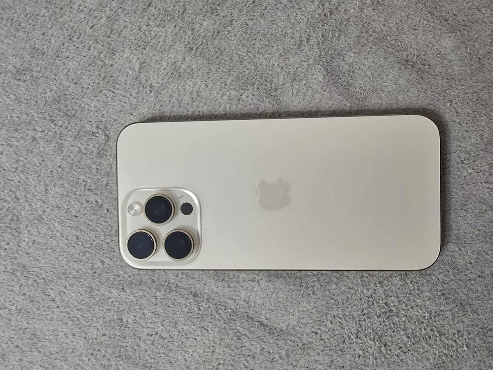 Продавам iphone 16 pro max 256 gb Desert Titanium