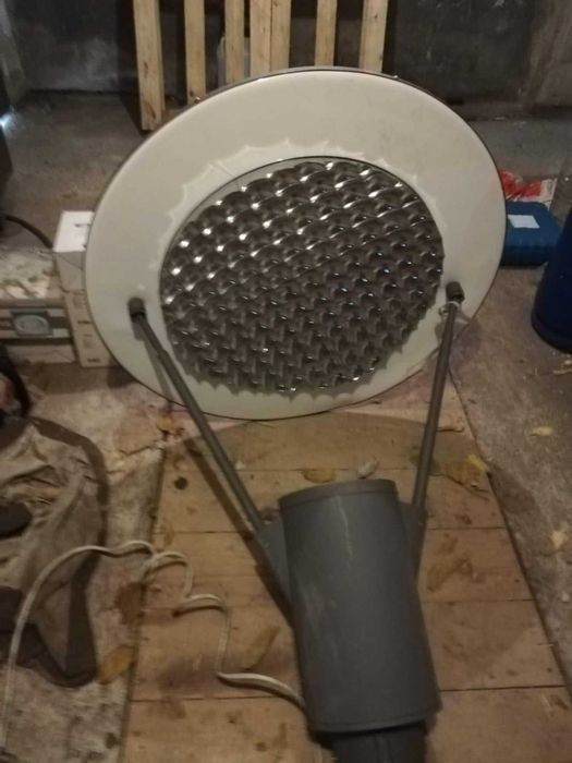 Бутиков уличен фенер.