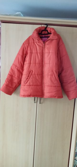 Продам куртку зимний вариант на синтепоне почти новая