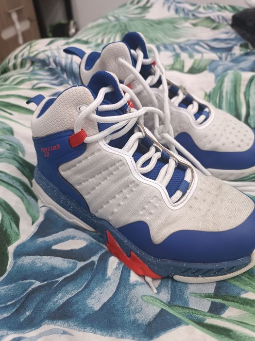 Papuci purtați foarte puțin