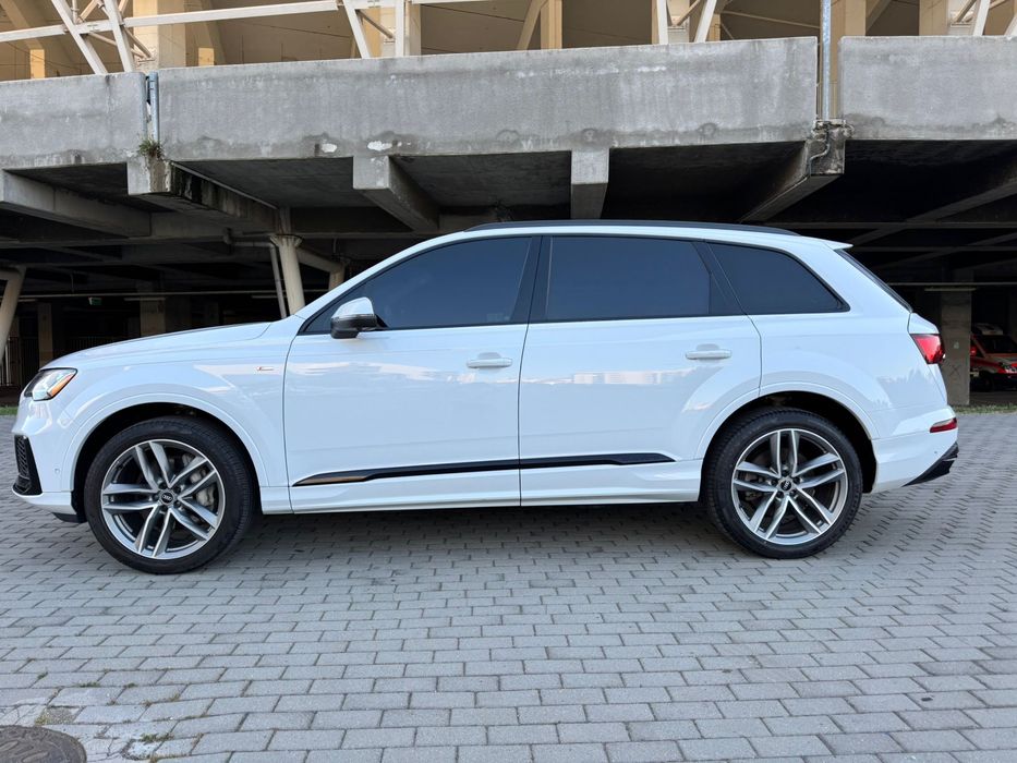 VarianteAuto +/- Audi Q7 Sline 55 TFSI Hibrid 340 CP -/ 7 locuri.