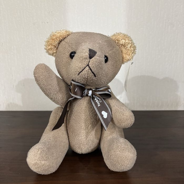 Плюшевый мишка с движущимся лапами