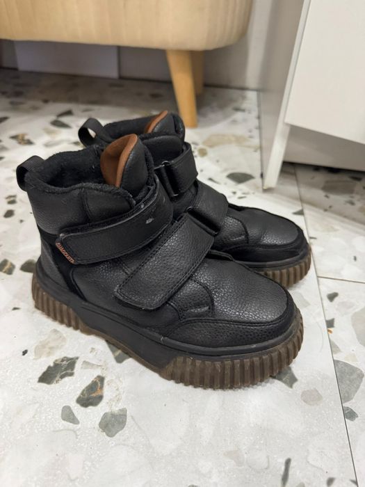 Продам обувь на мальчика зима и осень