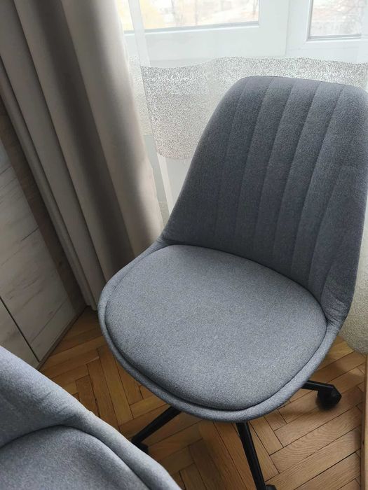 Офис бюра и столове.