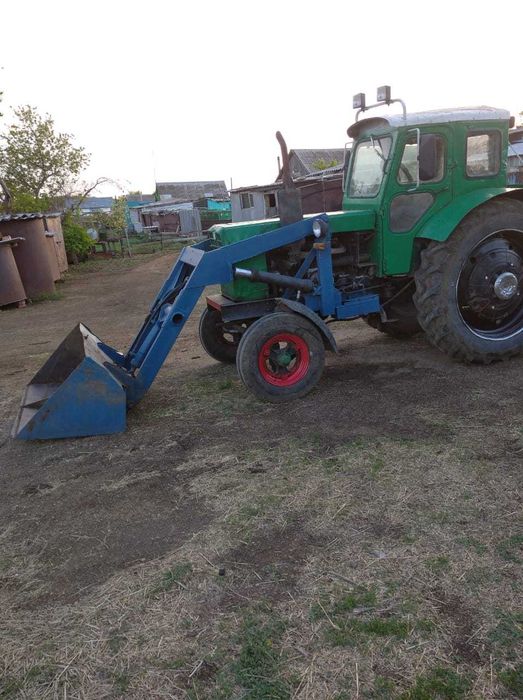 Продам трактор и косилку,сел и поехал.