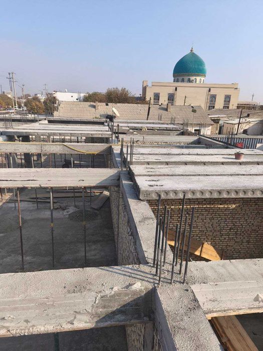 Продаются квартиры и магазины в центре Кагана вдоль дороги.