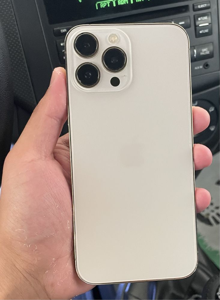 iPhone 13 pro Max icloud  zapchastga sotiladi