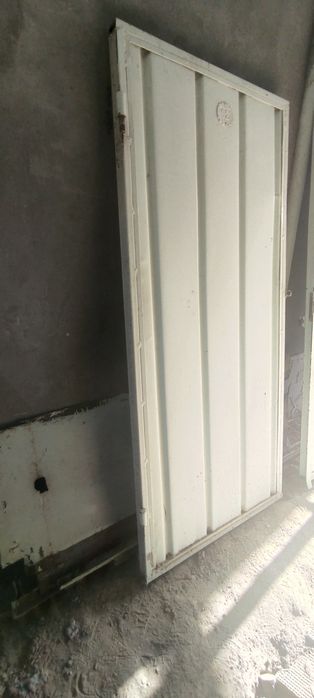 Darvoza sotiladi, bo'yi 2.16, eni 95sm