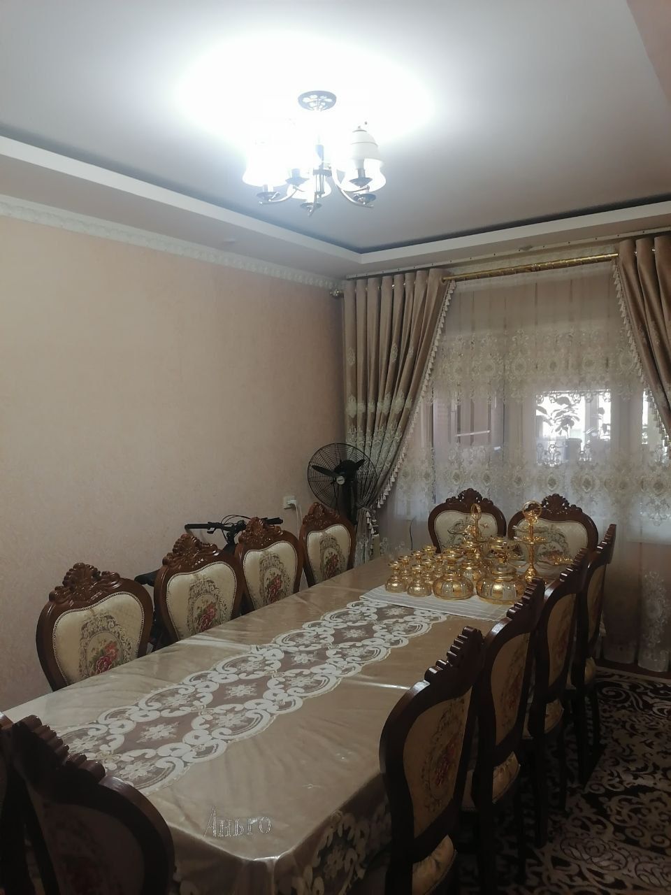 Юнусобод 16кв 3/5/5 Сотилади