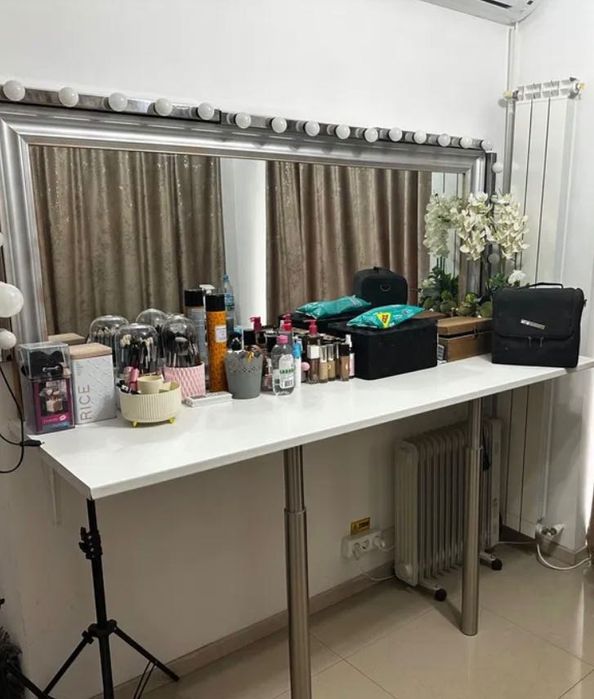 Masă si oglindă make-up