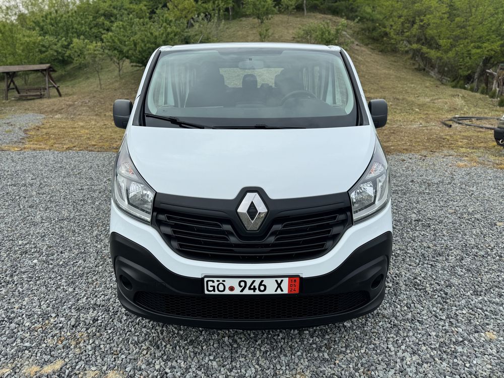 Vind renault trafic 4 an 2018 6 viteze 8 locuri , clima fata -spate