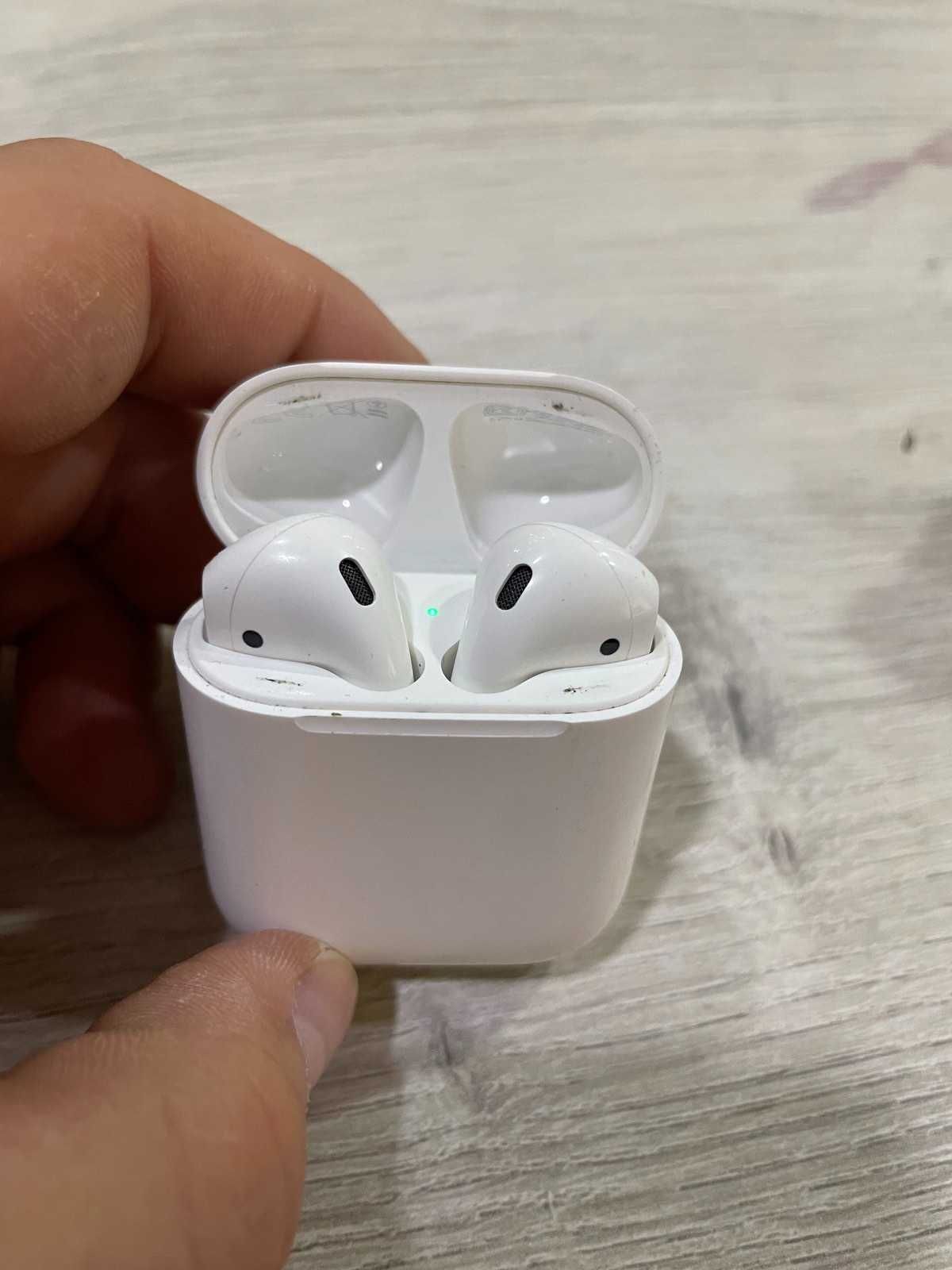 Продавам Bluetooth Слушалки Apple AirPods 2