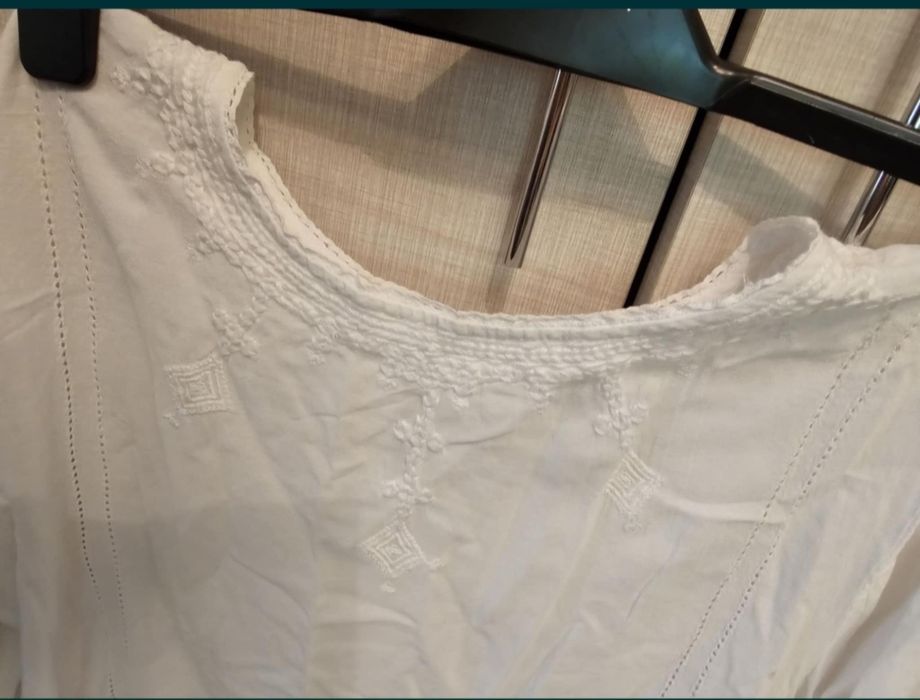 Bluză albă model ie