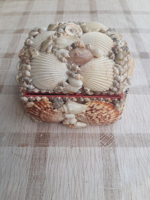 Vand cutii pt ornamente sau bijuterii