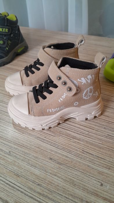 Срочно  продам  детский  обувь  хорошим состояние