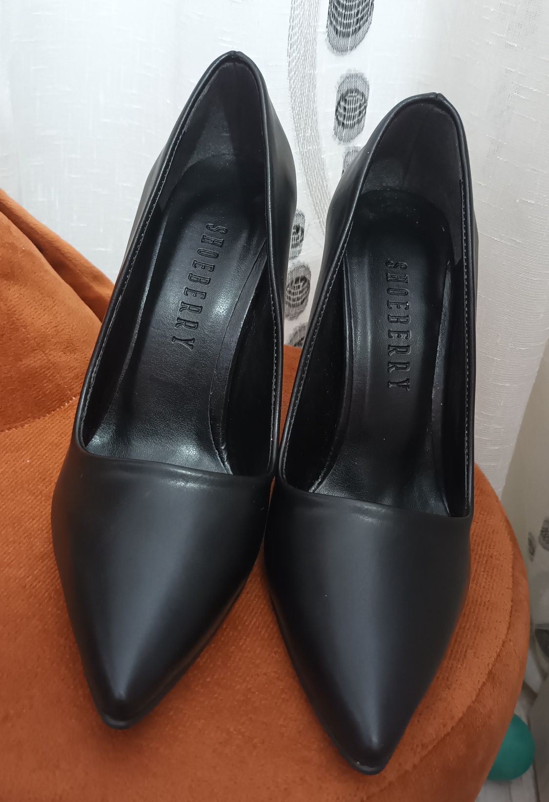 Pantofi stiletto