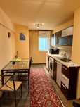 Inchiriez apartament cu 3 camere central, renovat, etaj 1