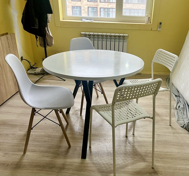 Продам отличные стол и. стулья