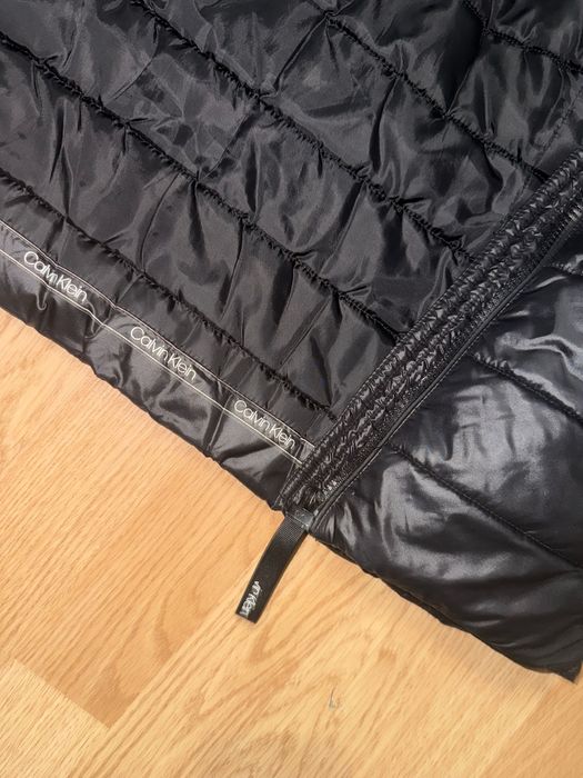 Vând geaca CK stare foarte bună