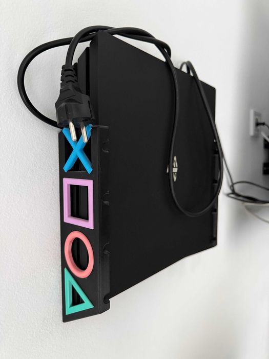 Vând Sony PlayStation 4 PRO-  1 TB - + 1 Controller