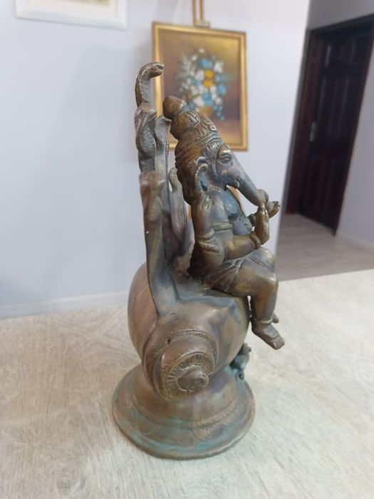 Антична Бронзова Статуетка на Ганеша върху Свещена Раковина (Шанкха) –