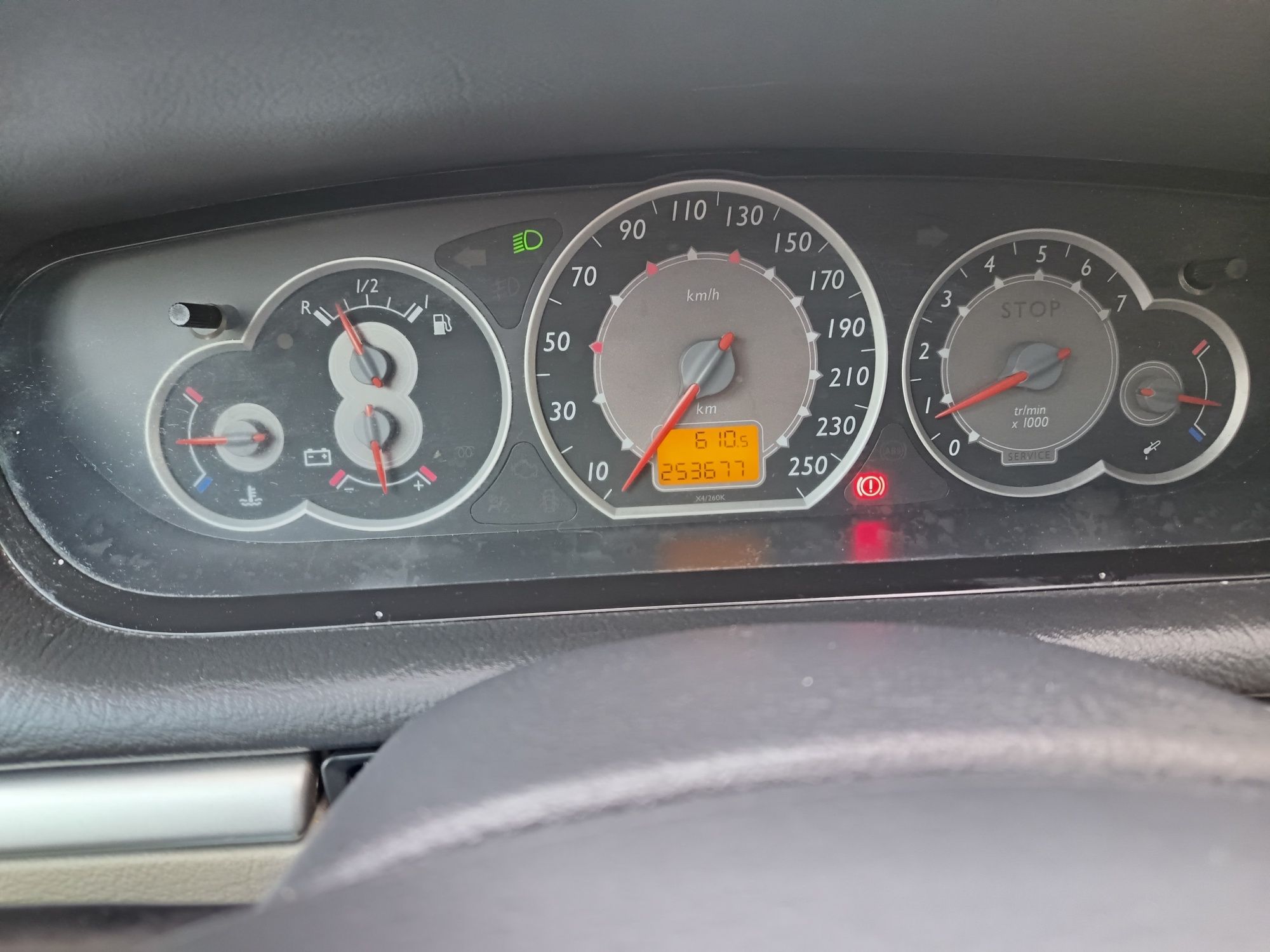Автомобил под наем седмично