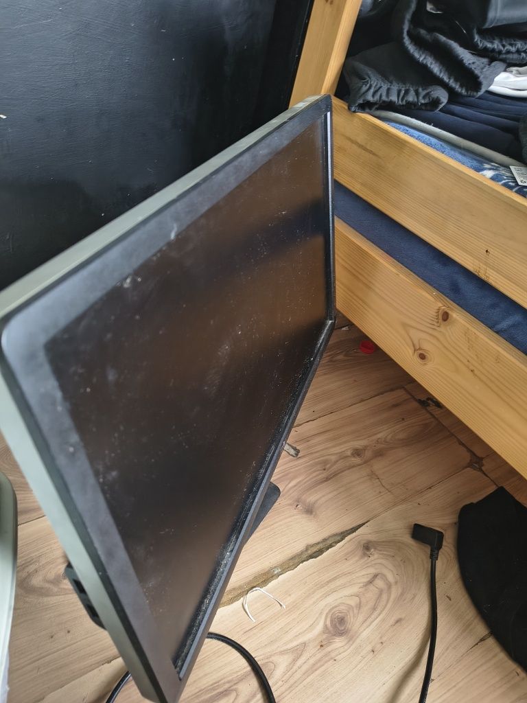 Монитор DELL  и компютър DELL *ПРОДАВАТ СЕ СПЕШНО!*