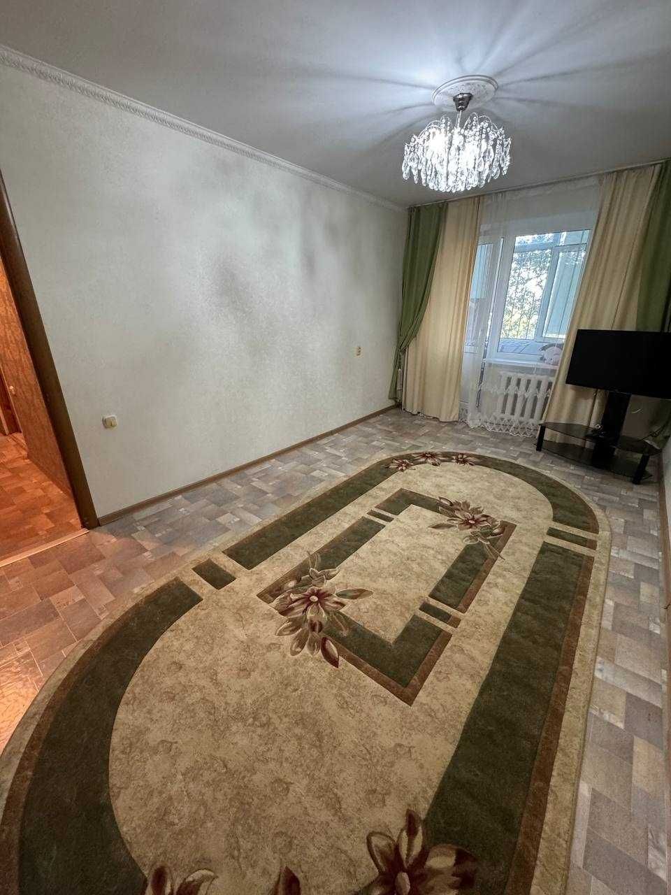 Продам 2 к.кв на 8 мкр.