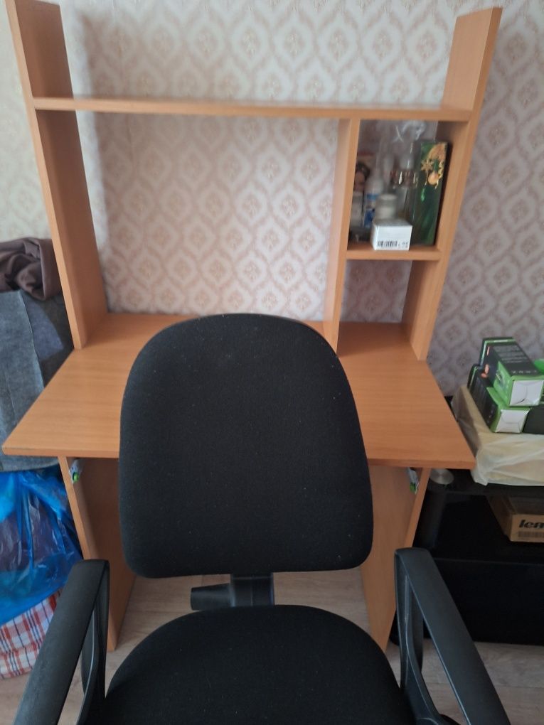 Продам Стол и кресло