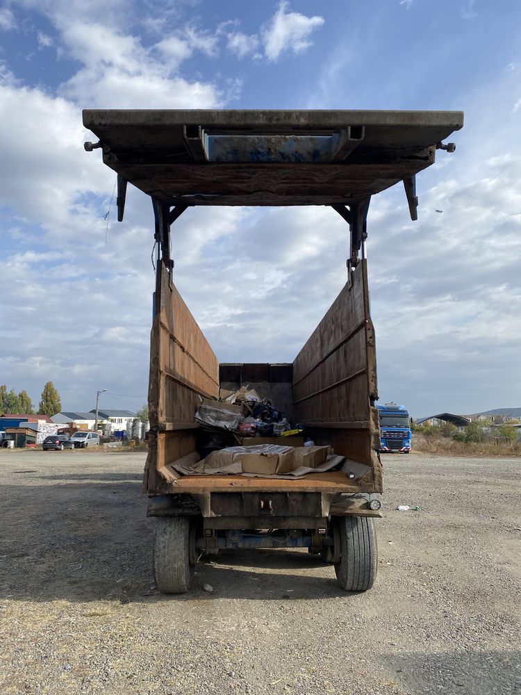 Semiremorca transport gunoi,rumegus etc.