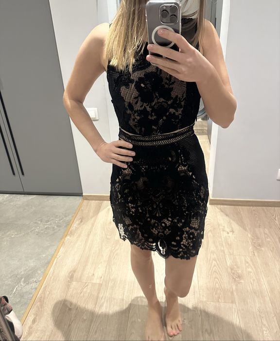 Черна дантелена рокля