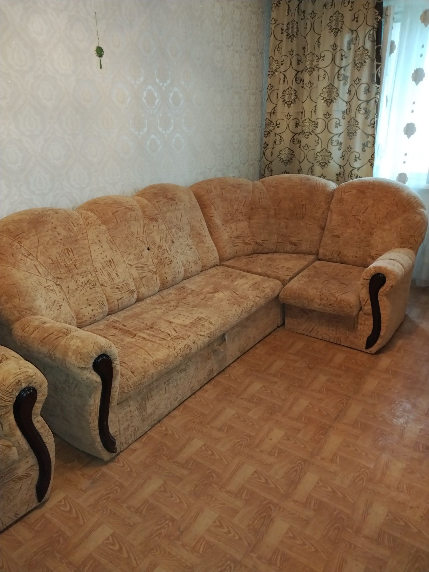 Продам угловой диван +кресло в хорошем рабочем состоянии