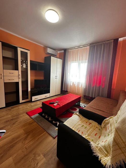 Proprietar inchiriez apartament doua camere str Gheorghe Lazar