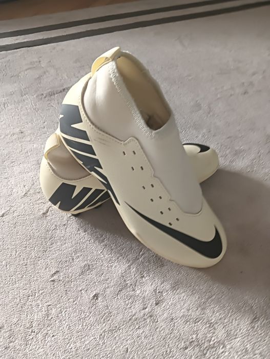 Vând ghete fotbal adidas/puma/nike